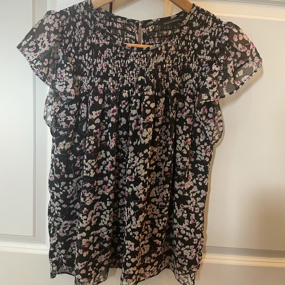 Banana Republic sz Small Floral Ruffle Top-Worn once Excellent Condition